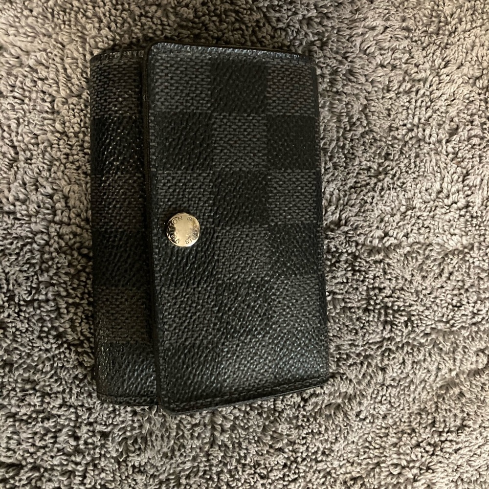 LOUIS VUITTON
Damier Graphite Multicles 6 Key Holder